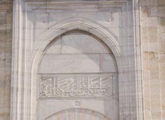 What to Know Before Visiting a Turkish Mosque: Essential Tips Revealed